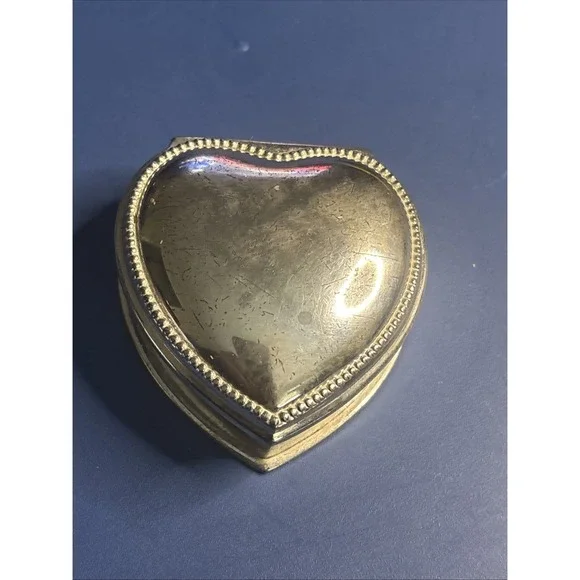 Vintage Silver Tone Heart Jewelry / Trinket Box - Picture 3 of 11